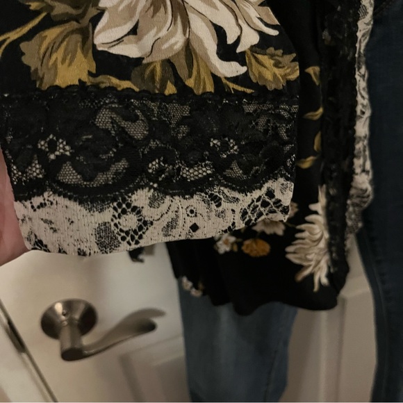 In Encore Flowy Floral Boho Coverup Lounging Button Down Light Jacket Top - Picture 6 of 11